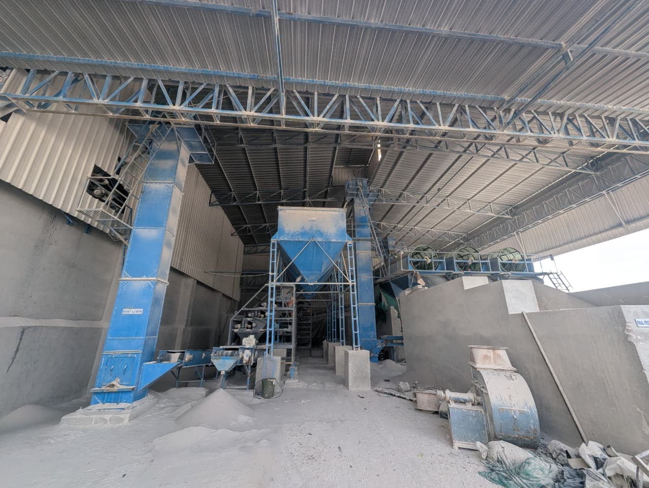 Sourcing Silica Sand & Kaolin Clay for Industrial Use